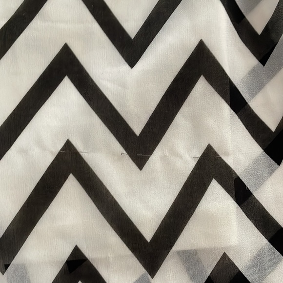 M Guess zig zag Black and White dress with pockets and front zip - Picture 12 of 13